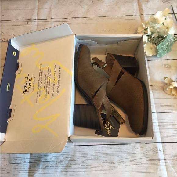 NWT Tally Naturalizer Olive Slingback Bootie SZ 10 - Picture 4 of 7